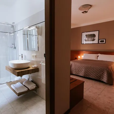 Pensión Manfredi Ristorante Con Romentino